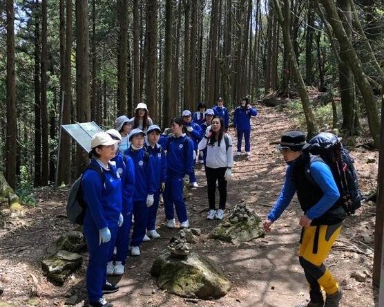 豊かな自然・ 伝説・ 歴史ある多良岳で 地元の高校生の校外学習が行われました