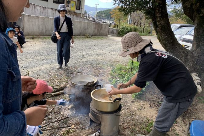 おためし地域づくり「ともはぐ収穫祭マルシェ」