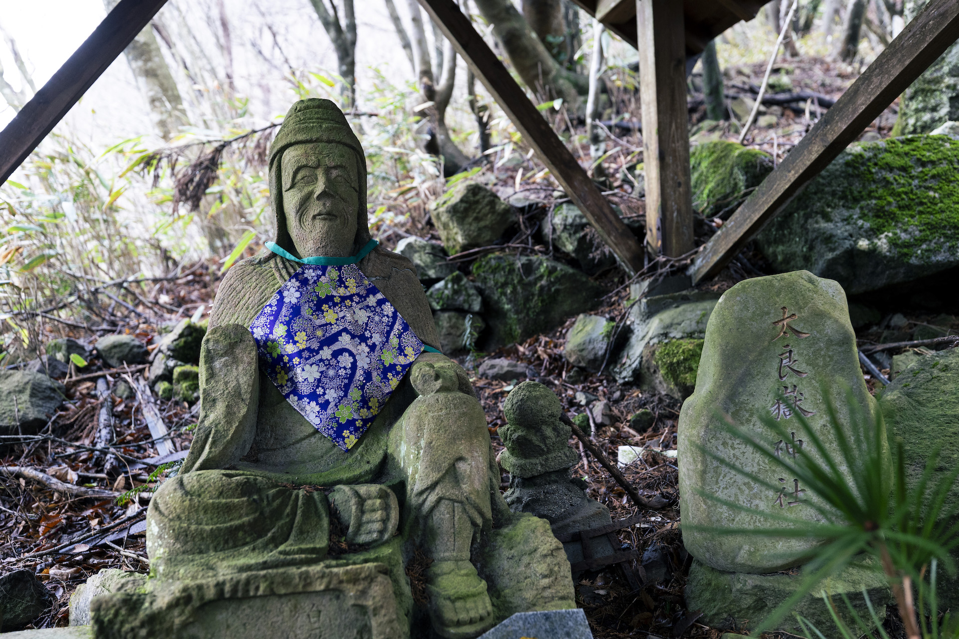 太良嶽神社の鳥居と役の行者像