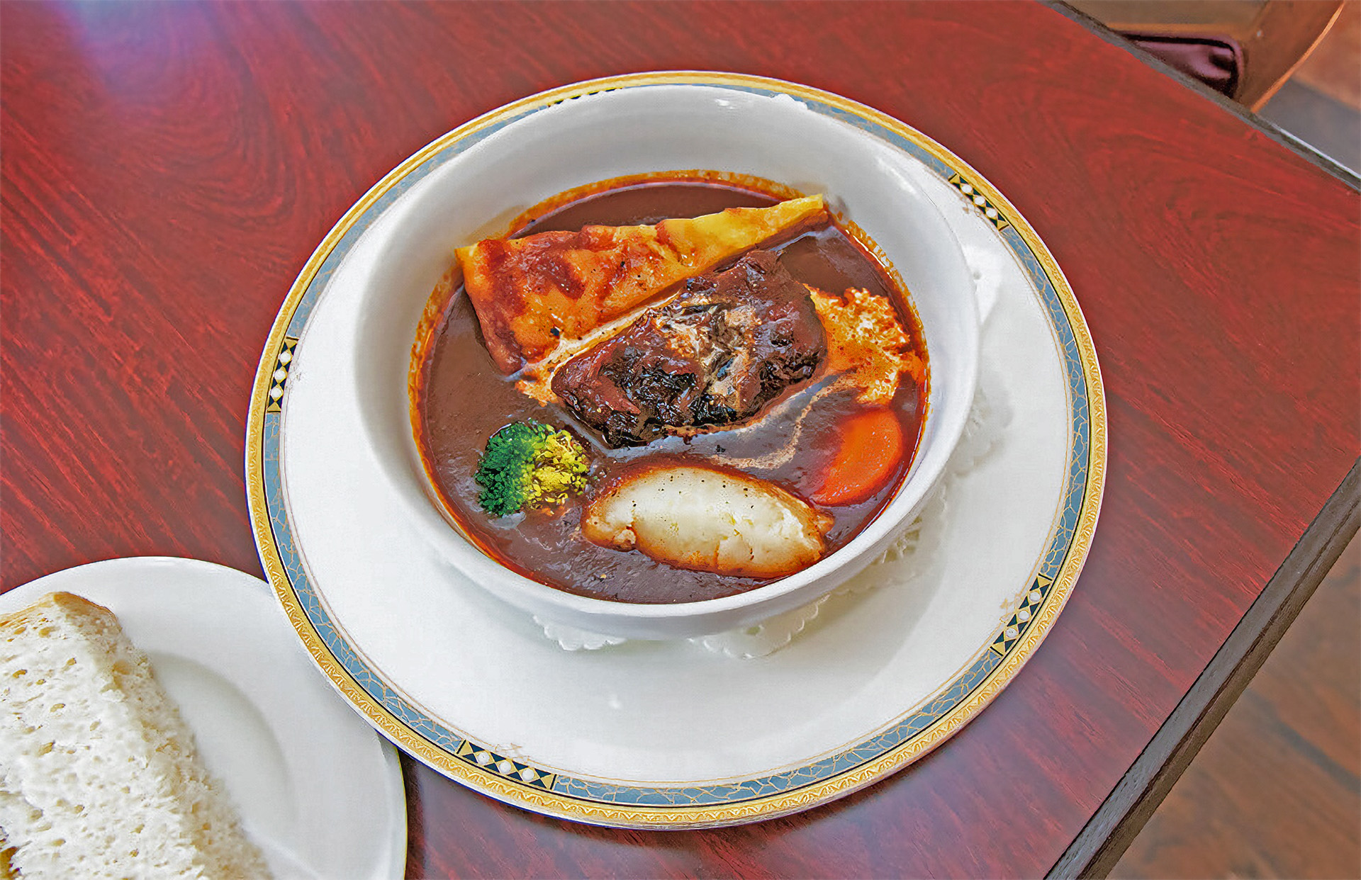牛すね肉のワイン煮込み 提供:おぎなう