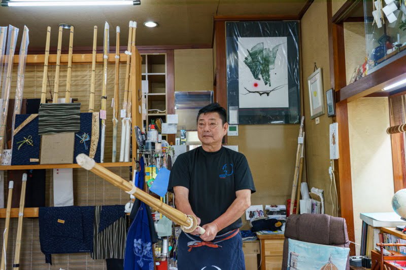 竹刀を持つ田代さん